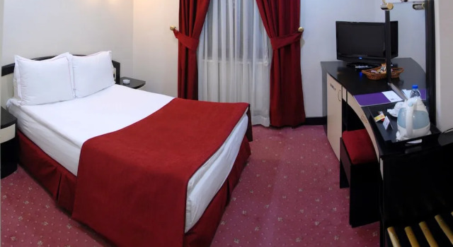 Двухместный номер Standard Saffron Hotel
