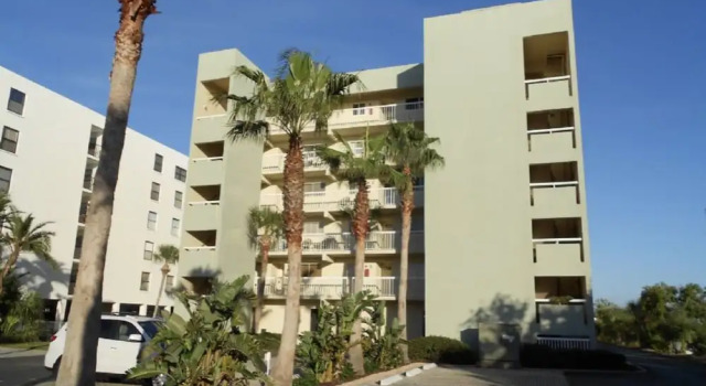 Intracoastal Side Condos by Plumlee Vacation Rentals, Забронировать Апартаменты/квартира Отели Клируотер-Бич с парковкой, Парковка
