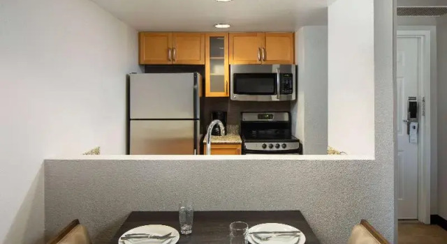 Четырёхместный люкс Sonesta ES Suites Carmel Mountain - San Diego