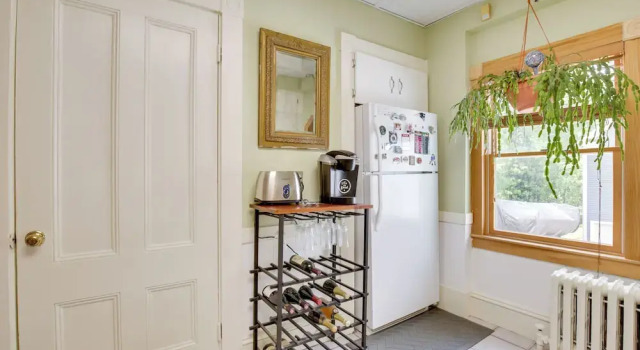Апартаменты Quaint Beverly Townhome: Walk to Beach & Downtown!