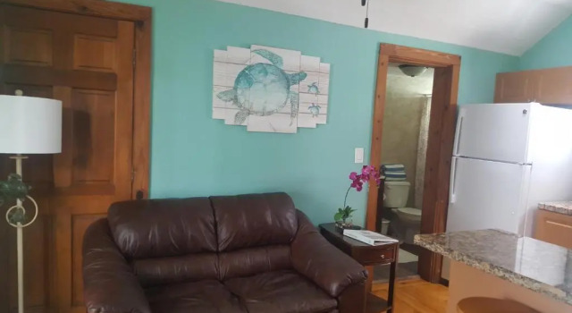 Courtneys Place Historic Cottages & Inns, Забронировать Отель Downtown Key West Ки-Уэст, рядом с The Unitarian Universalist Fellowship of Key West