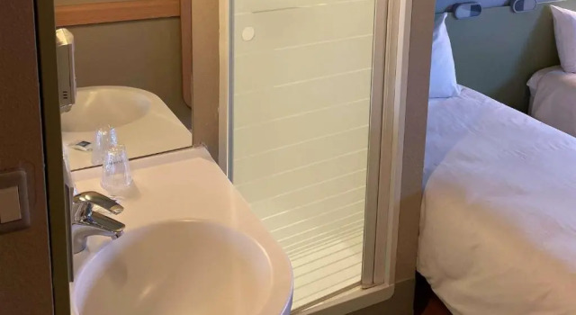 Трёхместный номер Standard Ibis budget Verdun