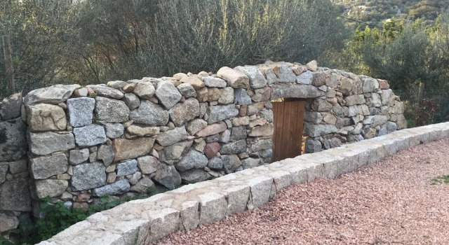 Семейный коттедж с балконом и с видом на бассейн Le Moulin de Figari