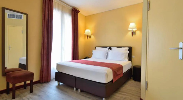 Balkonlu Süper çift kişilik oda Hotel Capitole