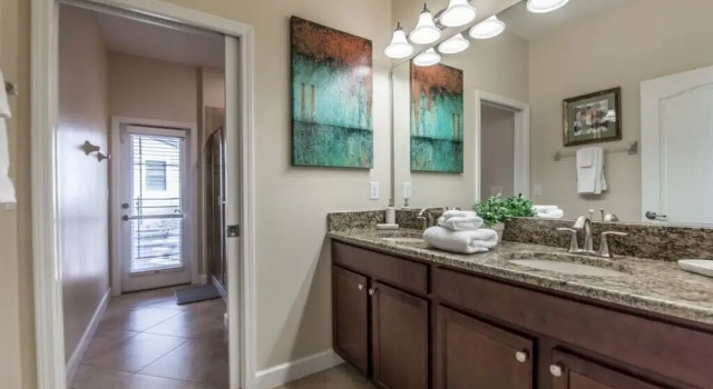 5-Bedroom Villa in Four Corners 1458RF