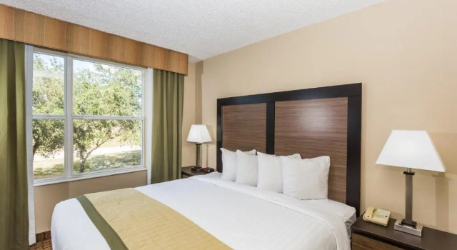 Двухместный люкс c 1 комнатой Baymont Inn & Suites by Wyndham Fort Myers I-75