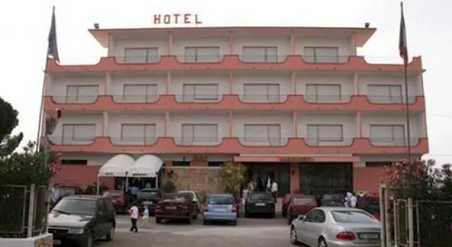 Hotel Maremonti, Rezerwuj Hotel Hotele w Foresta Umbra z basenem, Basen