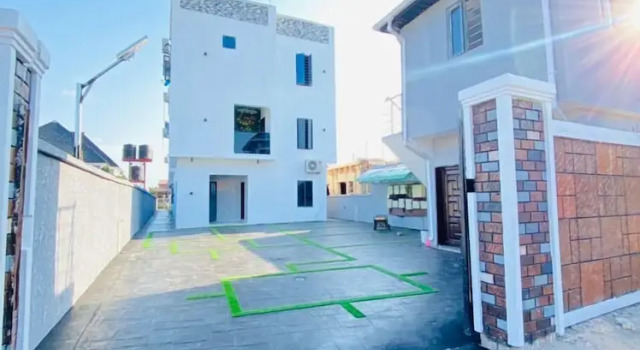 Mini Flat with Starlink Internet & Pool, Book Inn Ikeja 