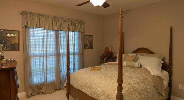 Southern Grace Bed & Breakfast, Забронировать Отель «постель и завтрак» Форт-Нокс Кентукки