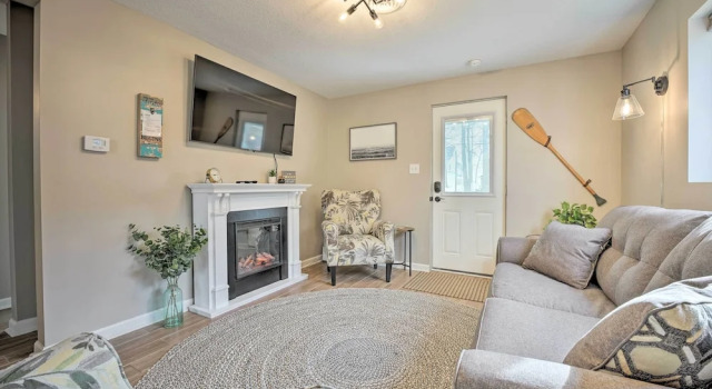 Waterfront Syracuse Home w/ Patio & Fire Pit!, Reserva ahora Casa o chalet Syracuse Indiana
