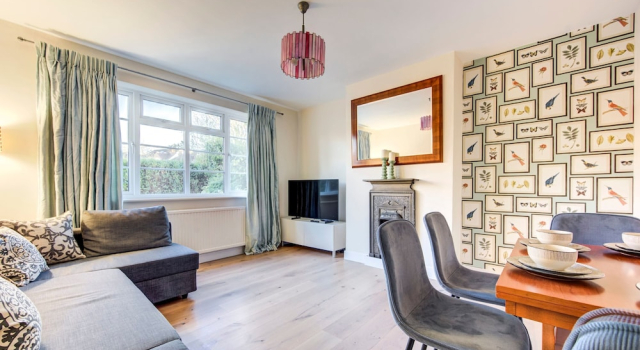 Modern Flat Near Pitshanger Park