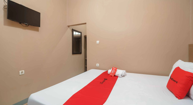 RedDoorz Syariah @ Bulak Kapal