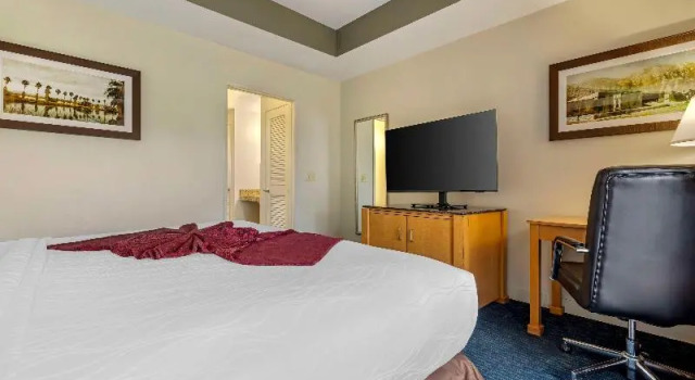 Люкс с балконом Best Western Plus Palm Desert Resort
