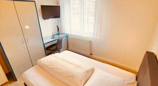 Cocco-Bello Smart Check-in Hotel, Забронировать Отель Отели и гостиницы Людвигсбург, рядом с Конференц-центр Forum am Schlosspark, Отель