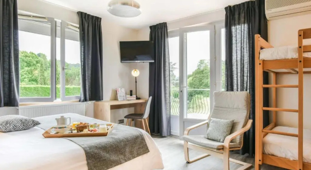 Семейный номер Standard с балконом Logis Auberge du Relais - Hôtel & Restaurant