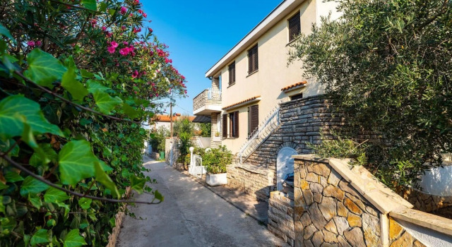 Awesome Apartment in Zdrelac With 3 Bedrooms, Wifi and Outdoor Swimming Pool