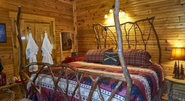 Люкс с балконом Creekwalk Inn and Cabins