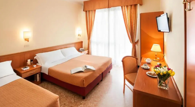 Трёхместный номер Standard с балконом Hotel Centrale Curtis