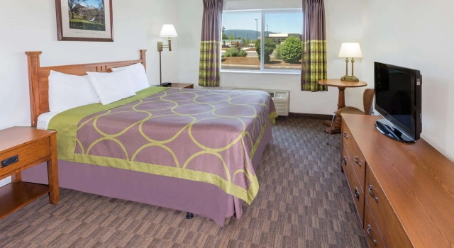 Super 8 by Wyndham Central Pt Medford, Book Hotel Medford Rogue Valley