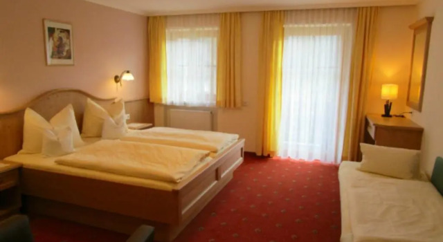 Hotel-Pension Madlgut, Rezerwuj Hotel Hotele w Salzburg z parkingiem, Parking