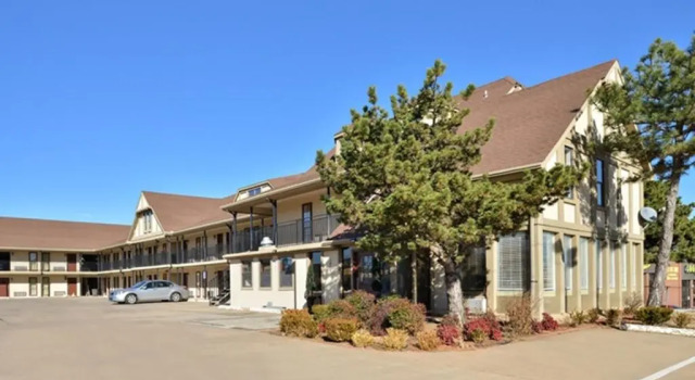 Executive Inn, Varaa Mini-hotelli Motellit kohteessa Edmond, Motelli