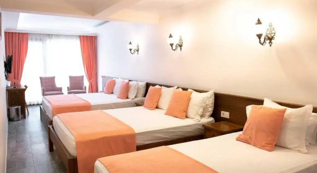 Четырёхместный номер Superior Infinity City Hotel