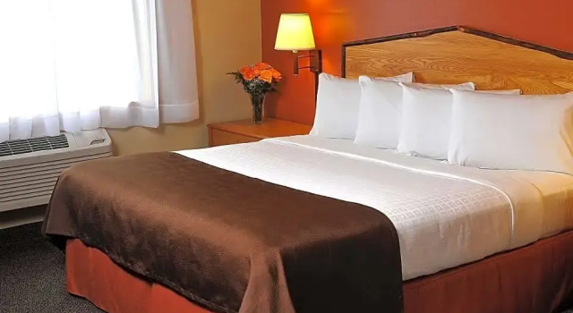Люкс AmericInn by Wyndham Oswego
