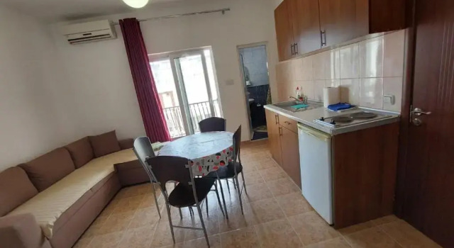 Апартаменты c 1 комнатой с балконом и с красивым видом из окна Apartments Marniković