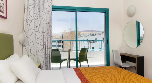 Люкс c 1 комнатой с балконом и с видом на бассейн Neve Eilat Hotel By Atlas Hotels