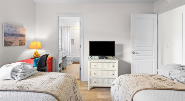 Коттедж Charming Beach Cottage, 2 Pools and Tennis Access + Free Attraction Tickets!
