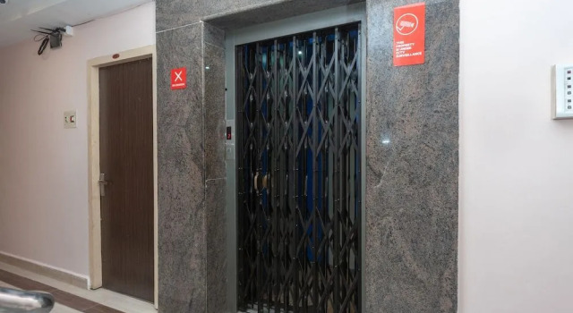 OYO 16749 Hotel Paris, Rezerwuj Hotel Hotele w Andhra Pradesh z parkingiem, Parking