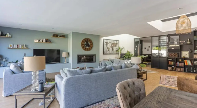 Stunning Home with Private Pool and Patio by GuestReady, Rezervasyon Otel Cauderan 