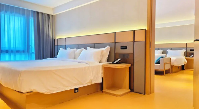 Семейный люкс с балконом и с видом на город Bangkok Oriental Hotel