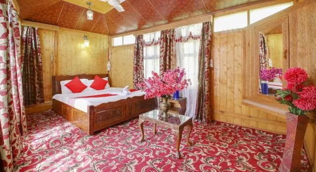 Amina Group Of Houseboats