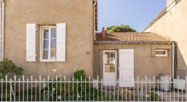 Maison familiale moderne, 300m du centre, 500m de la mer, WIFI gratuit, draps inclus. - FR-1-306-1206, Забронировать Отель Отели в центре Сен-Бревен-ле-Пен, в центре