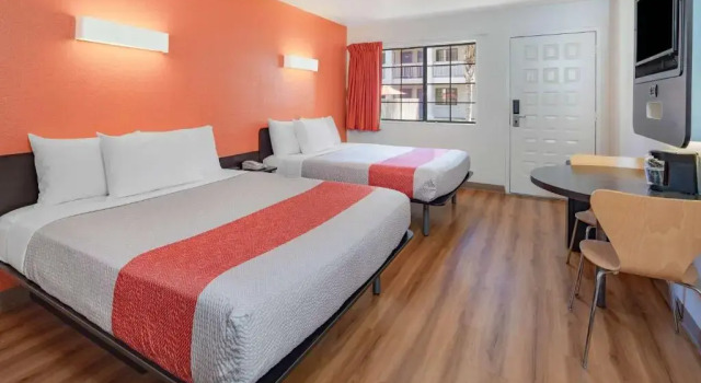 Четырёхместный номер Premium Motel 6-Thousand Oaks, CA