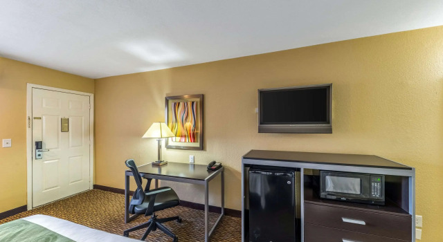 Четырёхместный номер Standard Quality Inn Glenpool - Tulsa