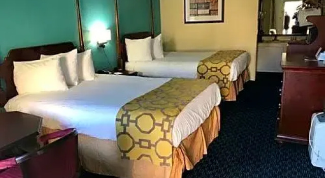 Четырёхместный номер Deluxe Baymont Inn and Suites - Florence