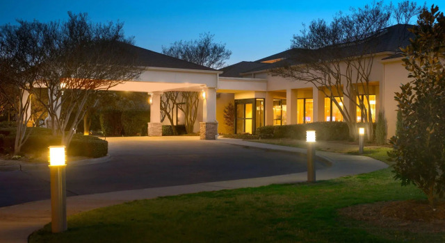 Четырёхместный номер Standard Courtyard by Marriott Addison Midway