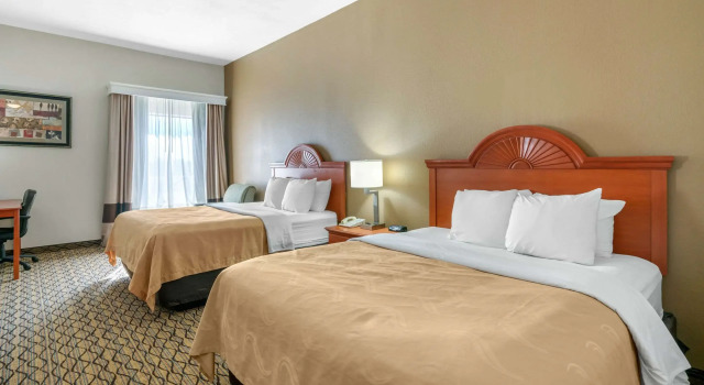 Четырёхместный номер Standard Quality Inn & Suites Jefferson City