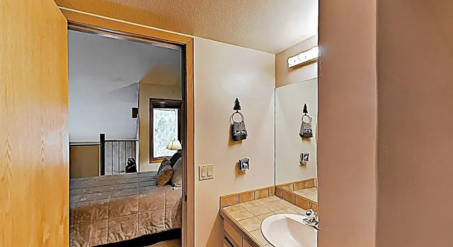 New Listing! Expansive W/ Pool & Hot Tub 3 Bedroom Condo