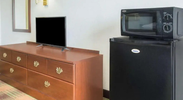 Номер Standard Super 8 by Wyndham Sweet Springs