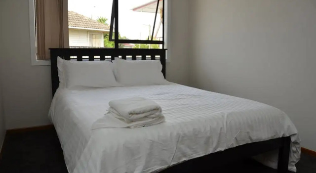 Cozy Home East Auckland, Забронировать Отель Пакуранга регион Окленд