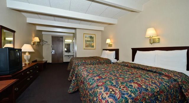 Четырёхместный номер Standard Americas Best Value Inn Phillipsburg