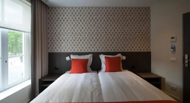 Square Hotel