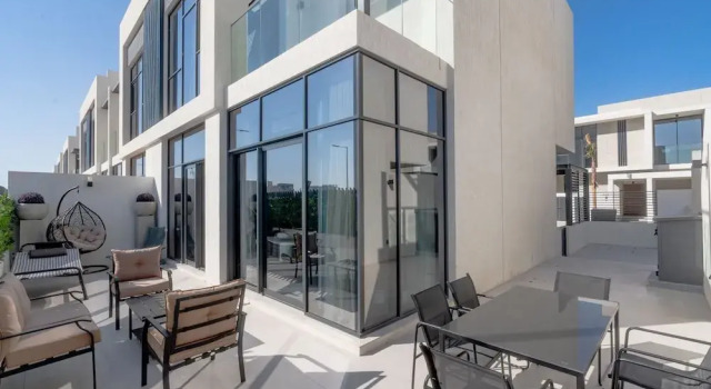 Luxury townhouse in Al Danah Bay