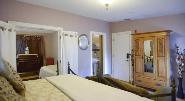 Семейный номер Standard с балконом Naomis Inn Bed & Breakfast