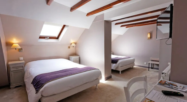 Четырёхместный семейный номер Standard CitHotel Hôtel Beauséjour