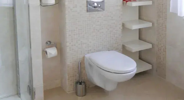 Коттедж Large, comfortable holiday villa, private garden