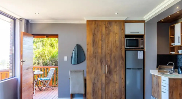 Студия Luxury Under the Boardwalk B&B Guest House